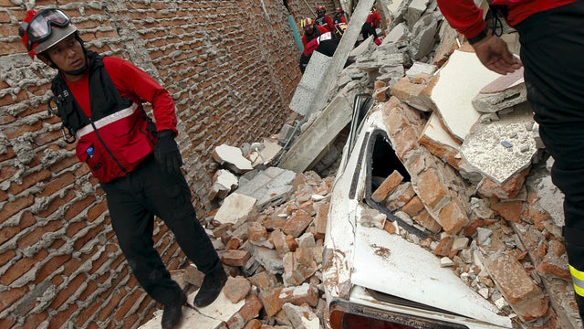 ecuador-quake-rtx2acu4.jpg 