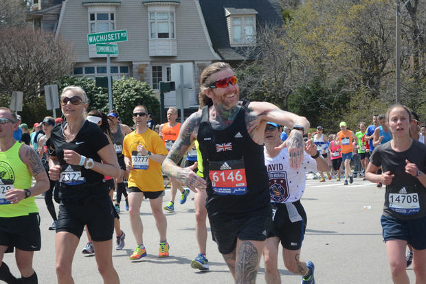 ridiculously-photogenic-heartbreak-hill-runners-2016-boston-marathon_06.jpg 