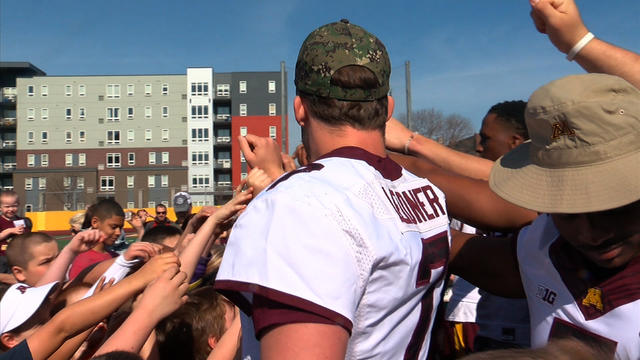 hope-kids-spend-the-day-with-the-gopher-football-team.jpg 