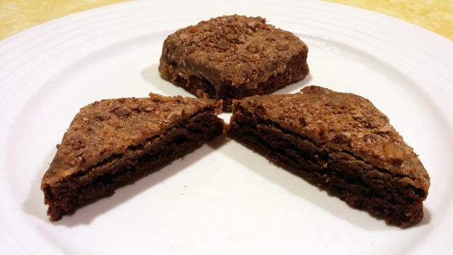 REVIEW: Hostess Brownies made with Milk Chocolate M&M's - The Impulsive Buy