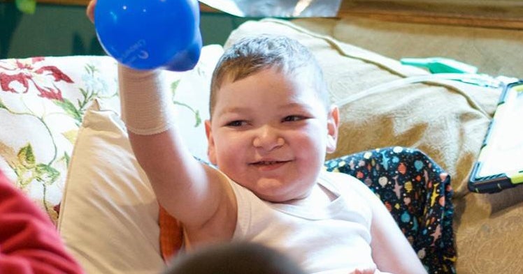 Chicago boy Lucas "Bear" Cervone dies of cancer after getting hundreds