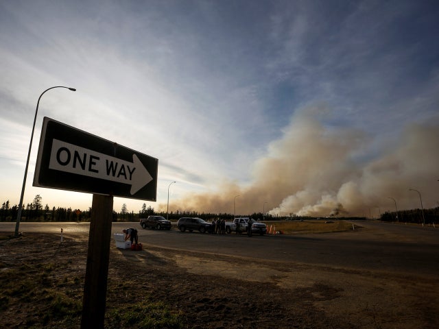 1349622044canada-wildfire-fortmcmurray.jpg 