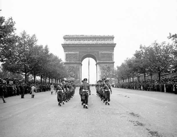 Celebração do Dia da Vitória em Paris em 12 de maio de 1946.