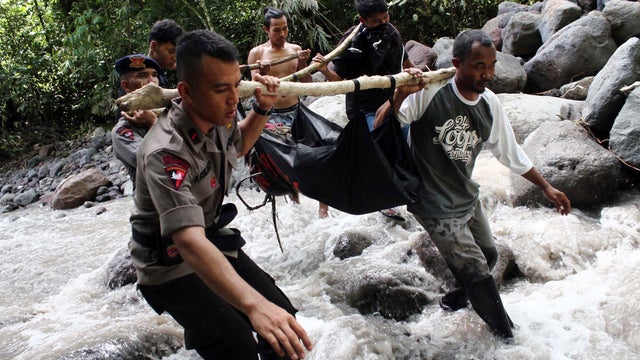 indonesiafloodgettyimages-531678818.jpg 