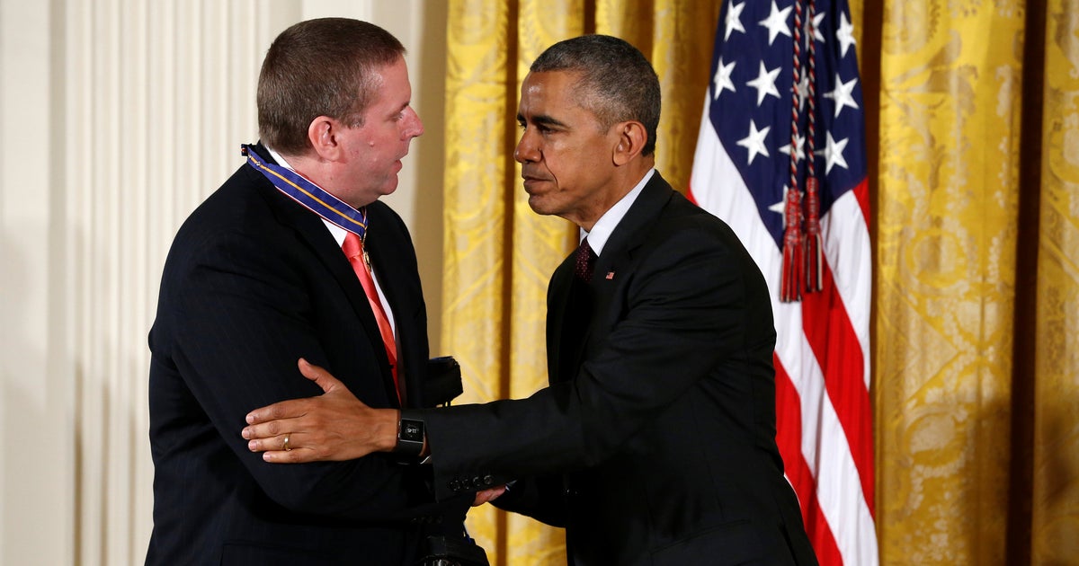President Obama awards 13 with Medal of Valor - CBS News