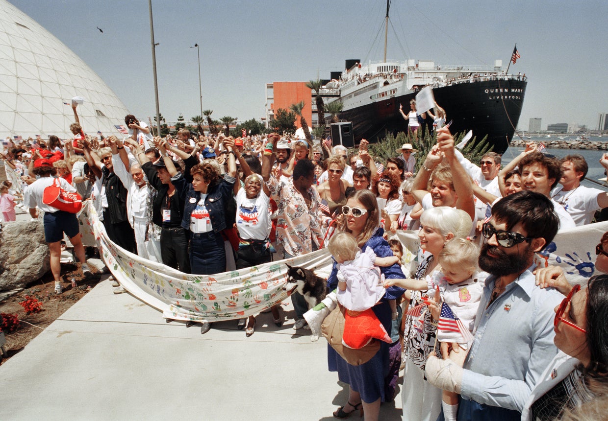 May 25 1986 Millions participate - Ap8605250284