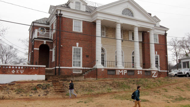 Students walk past the Phi Kappa Psi fraternity house on the University of Virginia campus on Dec. 6, 2014, in Charlottesville, Virginia. 