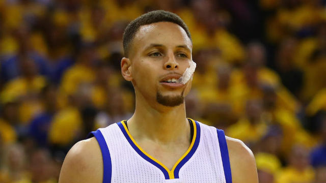 steph-curry-mouthpiece-photo-by-ezra-shaw-getty-images.jpg 