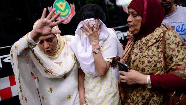 ​People react near the Holey Artisan restaurant after Islamist militants attacked the upscale cafe in Dhaka, Bangladesh, July 2, 2016. 