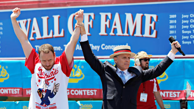Joey "Jaws" Chestnut sets record in Nathan's Hot Dog Eating Contest 