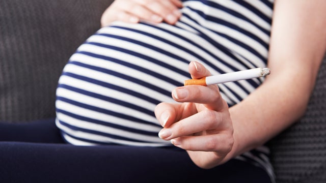 pregnant-woman-smoking.jpg 