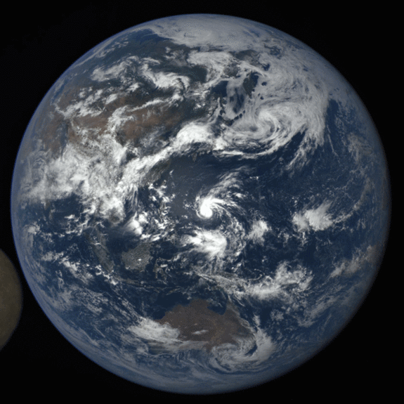 moon-photobomb-earth-dscovr.gif 