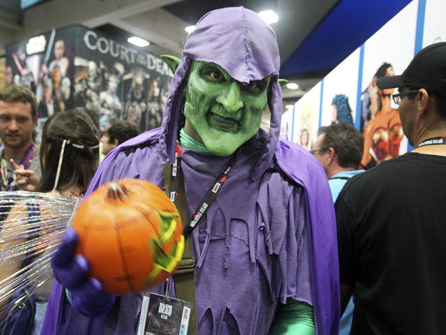 A cosplayer dressed as Chainsaw man poses for a photo at Comic Con News  Photo - Getty Images