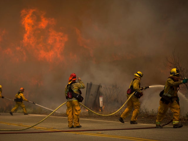 sand-fire-getty-579862632.jpg 