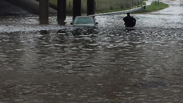 couple-caught-in-roseville-flooding.jpg 