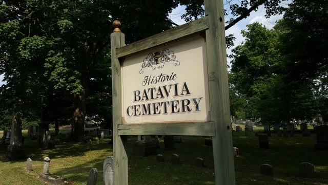 batavia-cemetery-1.jpg 