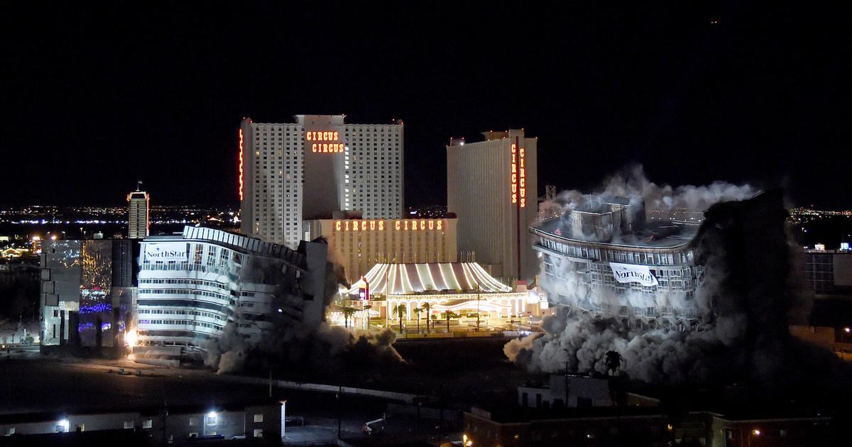 Iconic Riviera Hotel in Las Vegas closes