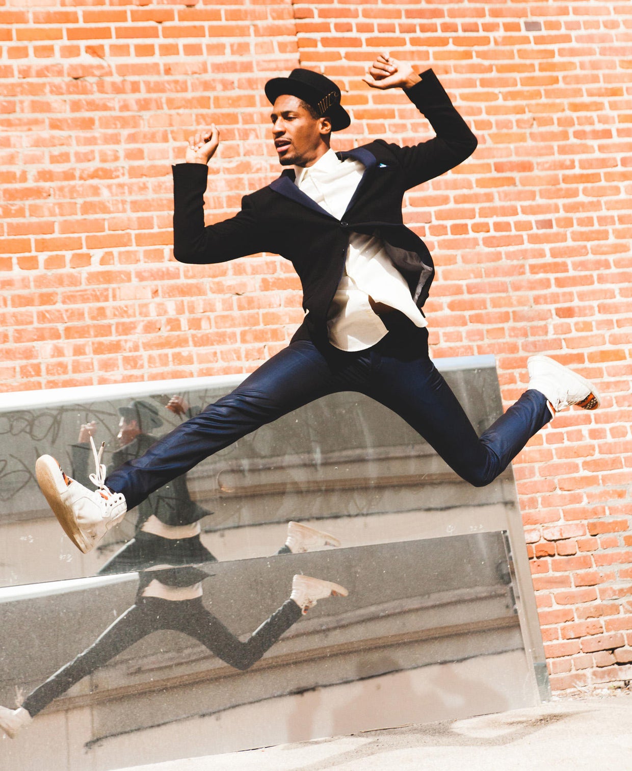 Jon Batiste: Making a joyful noise - CBS News