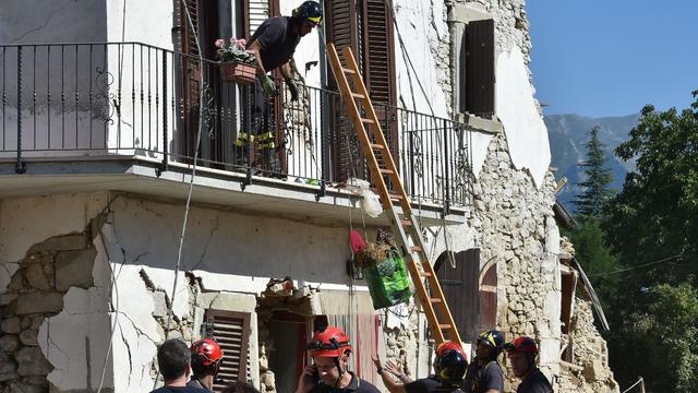 italy-earthquake-gettyimages-596877806.jpg 
