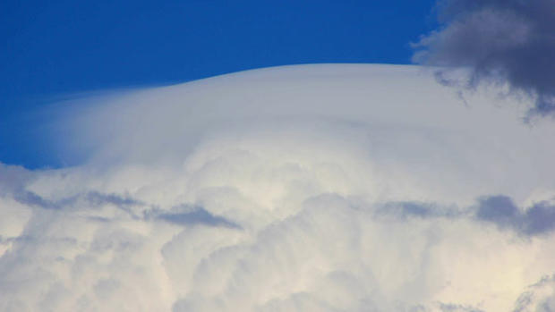pileus cloud, or cap cloud 