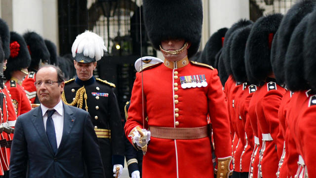 French President Francois Hollande inspects the guard of honour, 1st Battalion of the Coldstream Guards, with Major James Coleby, right 