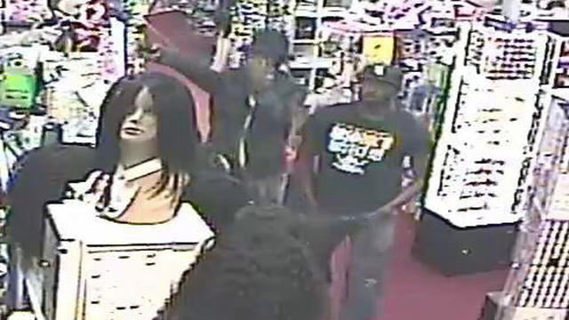 crime-stoppers-robbery-suspects-2.jpg 