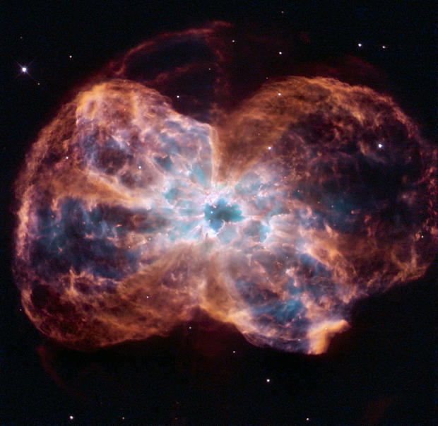 Colorful demise of a sun-like star 
