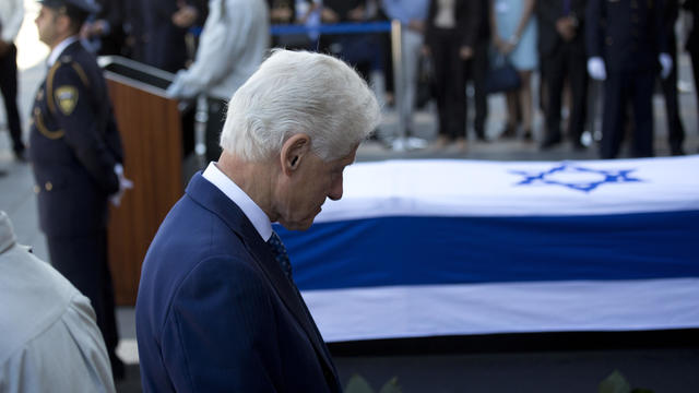 Former U.S. President Bill Clinton pays respect next to the coffin of former Israeli President Shimon Peres 