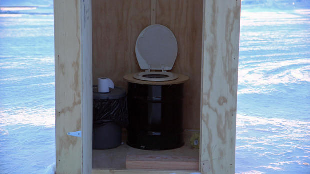 outhouse-cu.jpg 