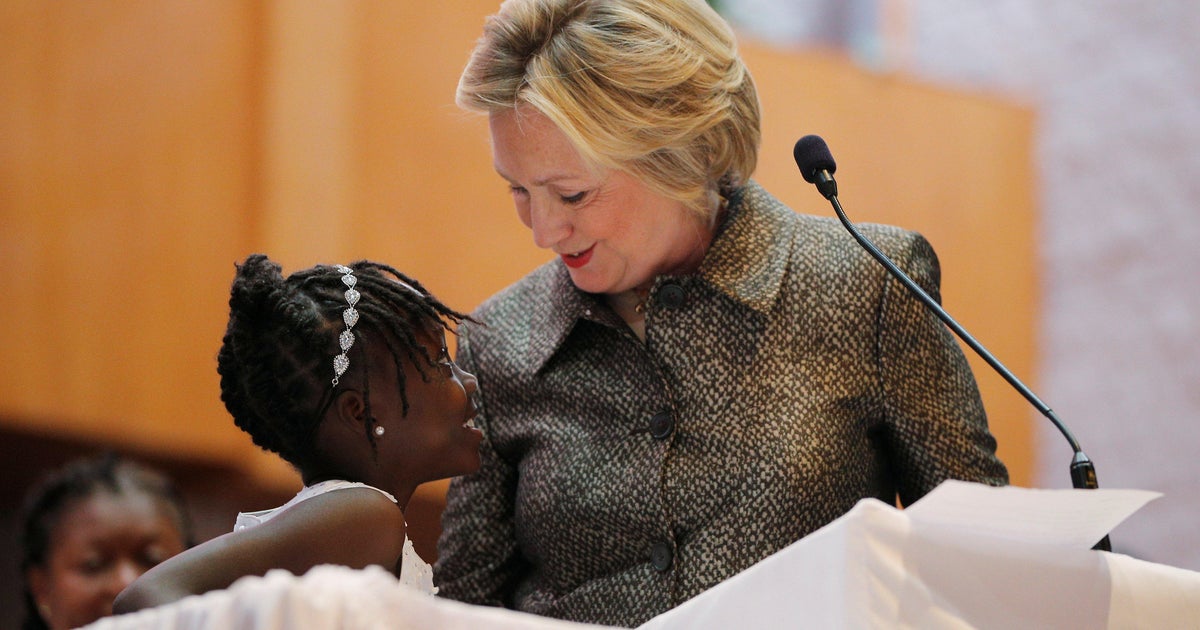 In wake of Keith Scott shooting, Hillary Clinton visits Charlotte - CBS ...