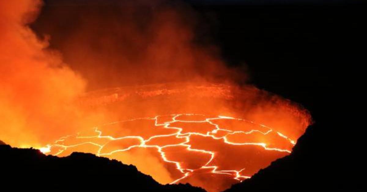 Kilauea video shows captures gurgling lava at Hawaiian volcano - CBS News