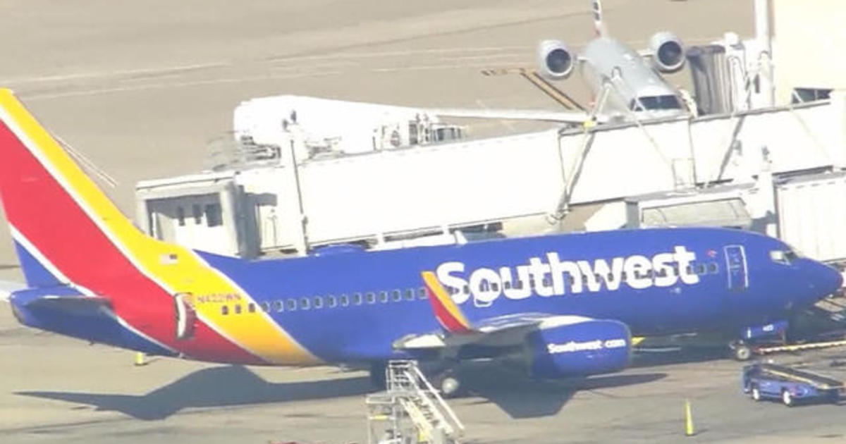 Smoking Samsung phone grounds Southwest plane