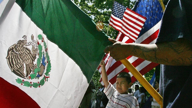 hispanic-us-mexican-flags-getty-images-57504883.jpg 