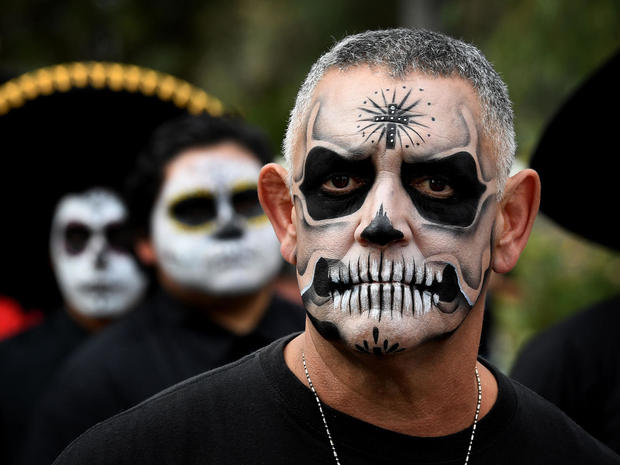 day-of-the-dead-getty-619121338.jpg 