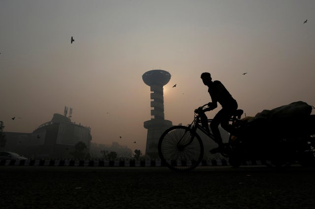 2016-10-31t071451z-1-lynxmpec9u0d1-rtroptp-4-religion-diwali-india-pollution.jpg
