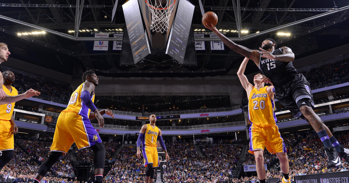 Lou Williams scores 21 as Lakers storm back to beat Kings