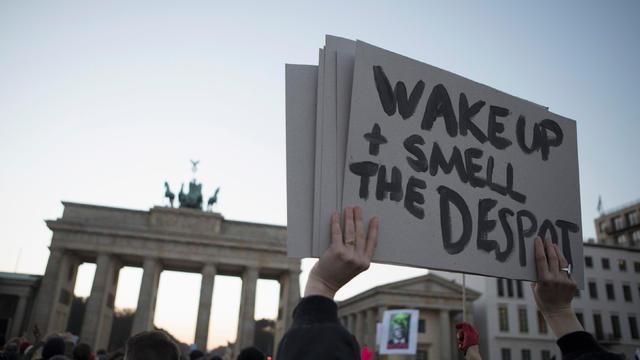 2016-11-12t161056z-1331167550-s1beumkzciaa-rtrmadp-3-usa-election-germany-demo.jpg 