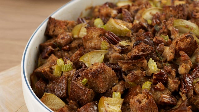 food-and-wine-whole-grain-stuffing-apples-sausage-and-pecans-promo.jpg 