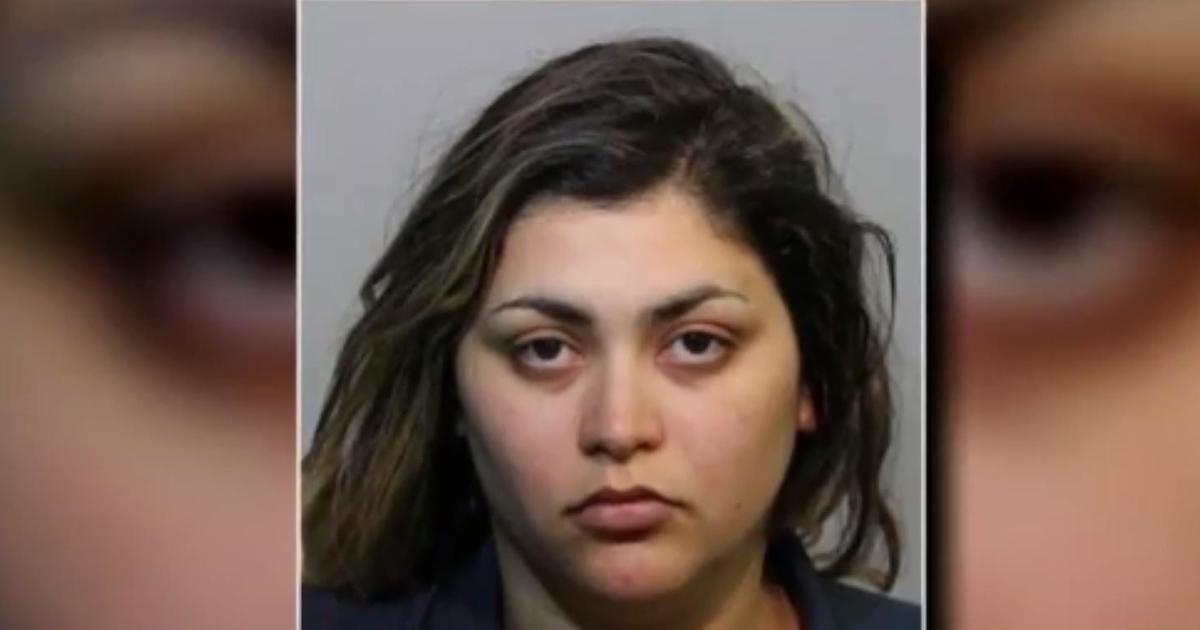 Cops: Mom fatally strangled baby with Halloween lights - CBS News