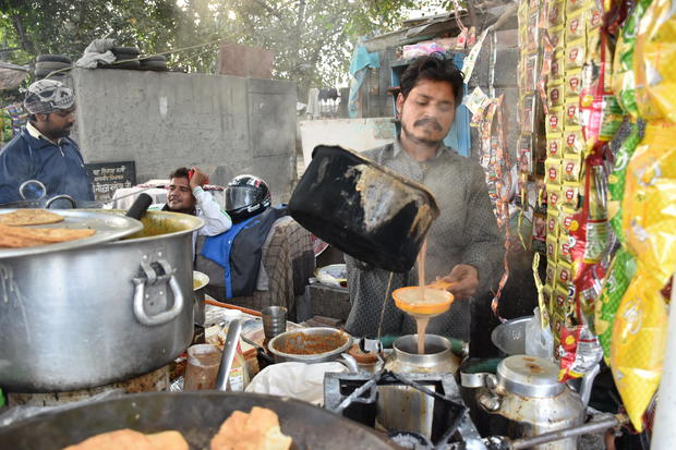 india-chaiwala-tea-seller.jpg 