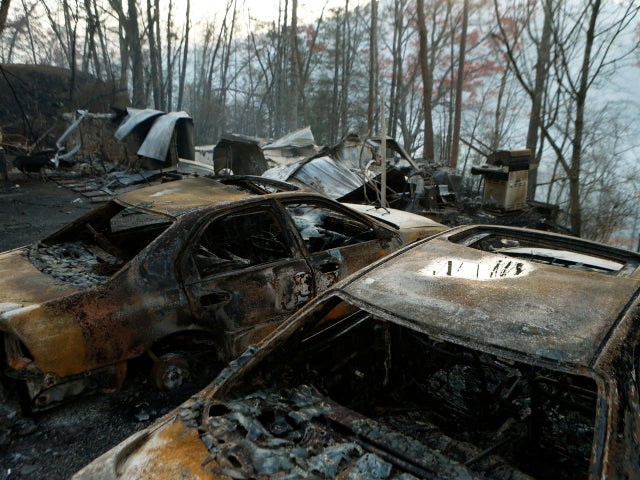 tennessee-wildfire-getty-626483062.jpg 