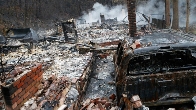 tennessee-wildfire-getty-626715838.jpg 