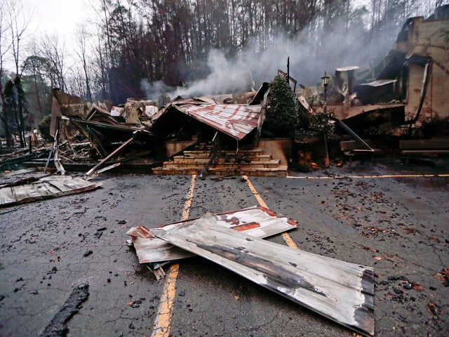 tennessee-wildfire-ap-163360078749581.jpg 