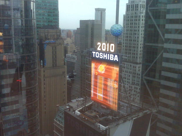 one-times-square-close-up-2010.jpg 