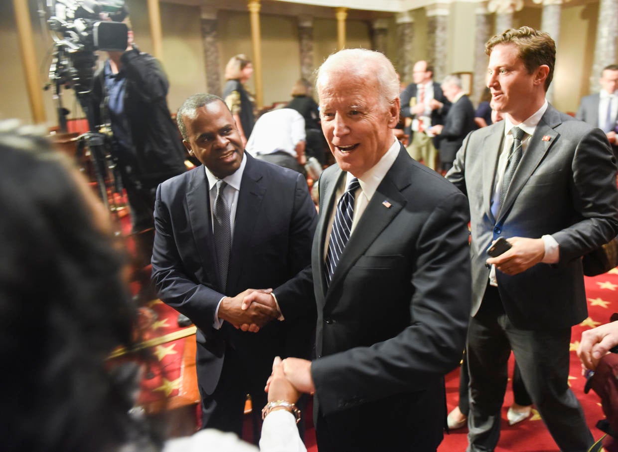 Joe Biden final Senate swearing-in: Jokes, smiles, and selfies