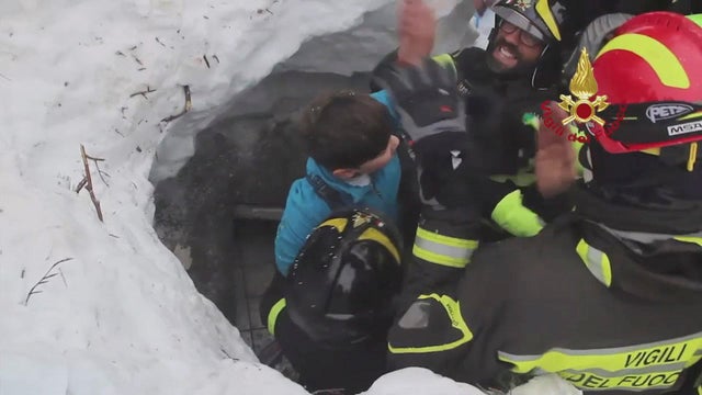 italy-avalanche-rescue.jpg 