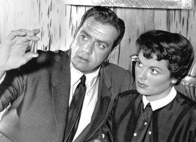 perry-mason-raymond-burr-barbara-hale.jpg 