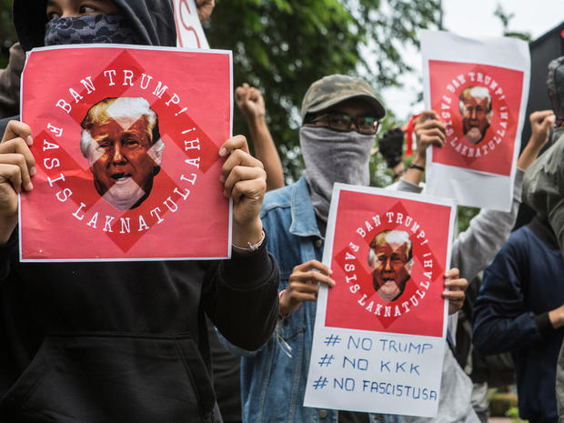 trump-muslim-ban-protest-indonesia-getty-633744722.jpg 