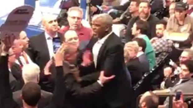 Charles Oakley Ejected From MSG 