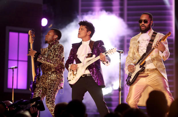 Bruno Mars performs at the 2017 Grammys 